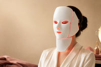 Mascarilla Facial LED Adreluma en uso, cobertura de cara y cuello